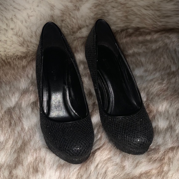 3/$20 Le Chateau Black Sequin Heels✨ - Picture 4 of 4